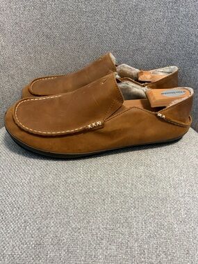 OLUKAI- size 13 Moloa Men's Slippers.